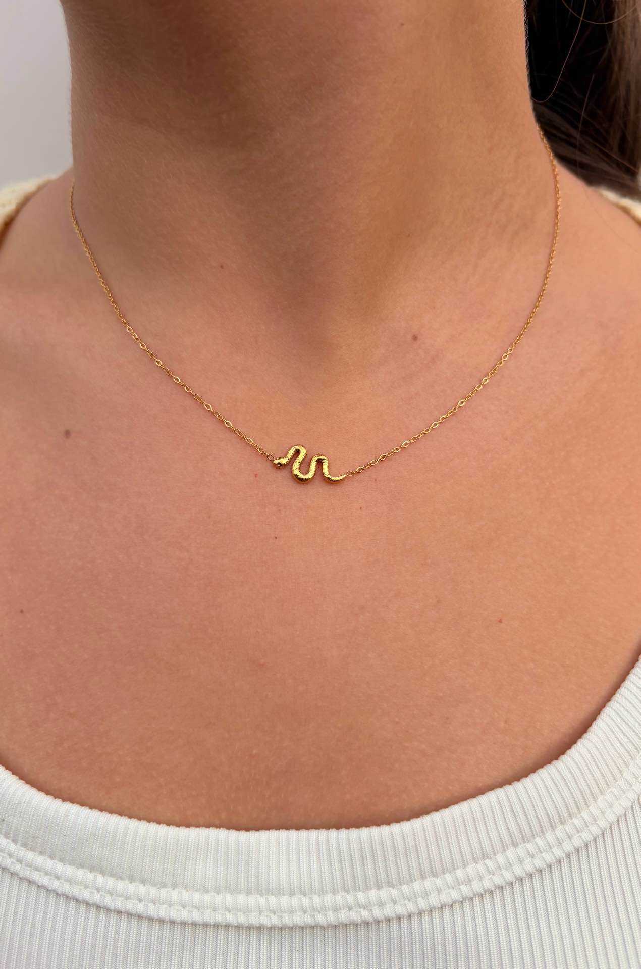 Grossiste MAISON OKAMI - Collier Minimaliste en Acier Inoxydable au Motif Ondulé