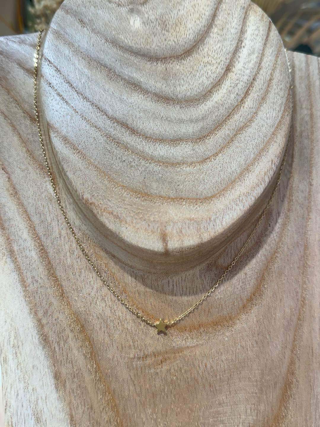 Grossiste MAISON OKAMI - Collier Étoile en Acier Inoxydable - Élégance Minimaliste