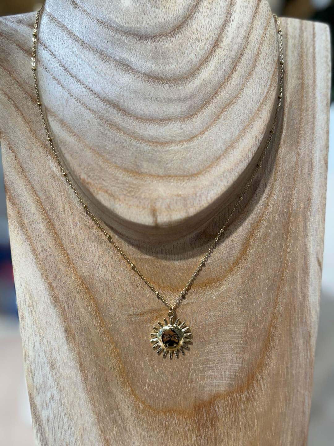 Grossiste MAISON OKAMI - Collier en acier inoxydable avec pendentif soleil