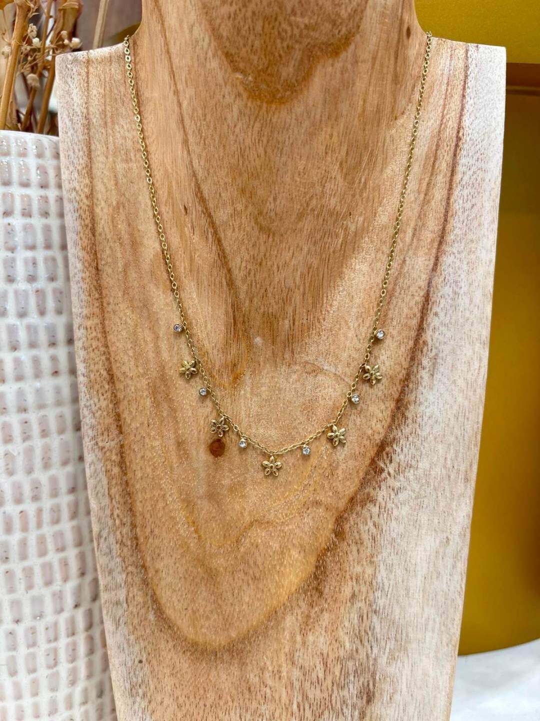 Mayorista MAISON OKAMI - Collar de flores de acero inoxidable y piedras