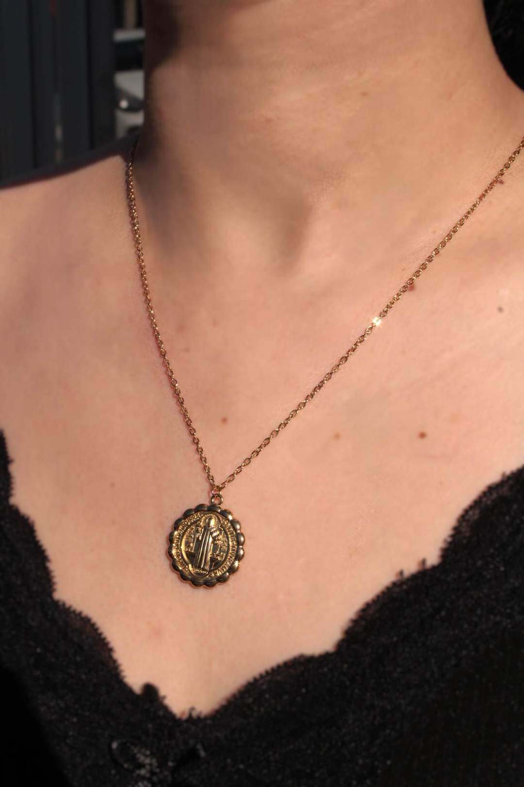 Wholesaler MAISON OKAMI - Stainless Steel Medallion Necklace with Delicate Chain