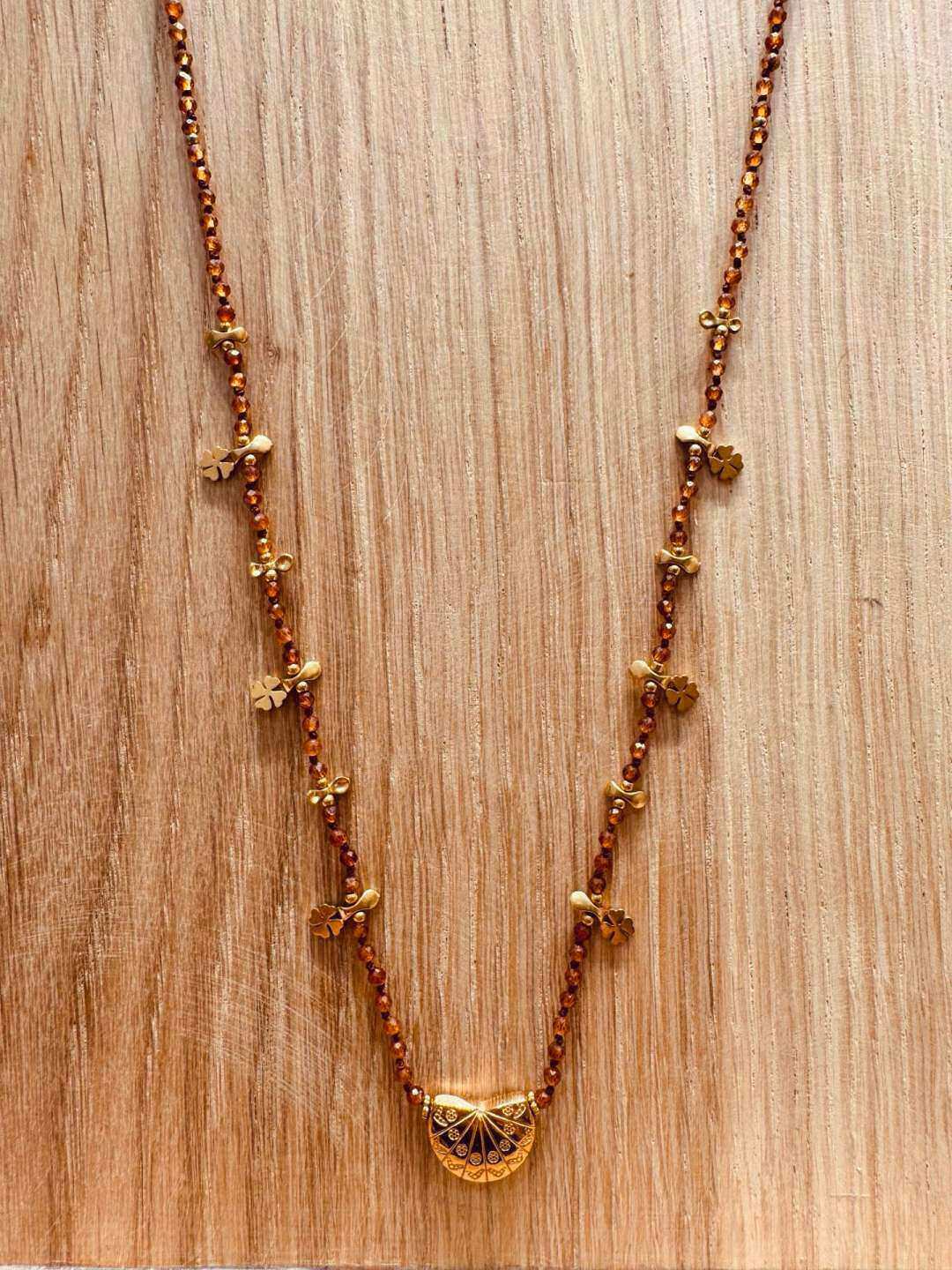 Grossiste MAISON OKAMI - Sautoir pendentif fleur pierre naturelle