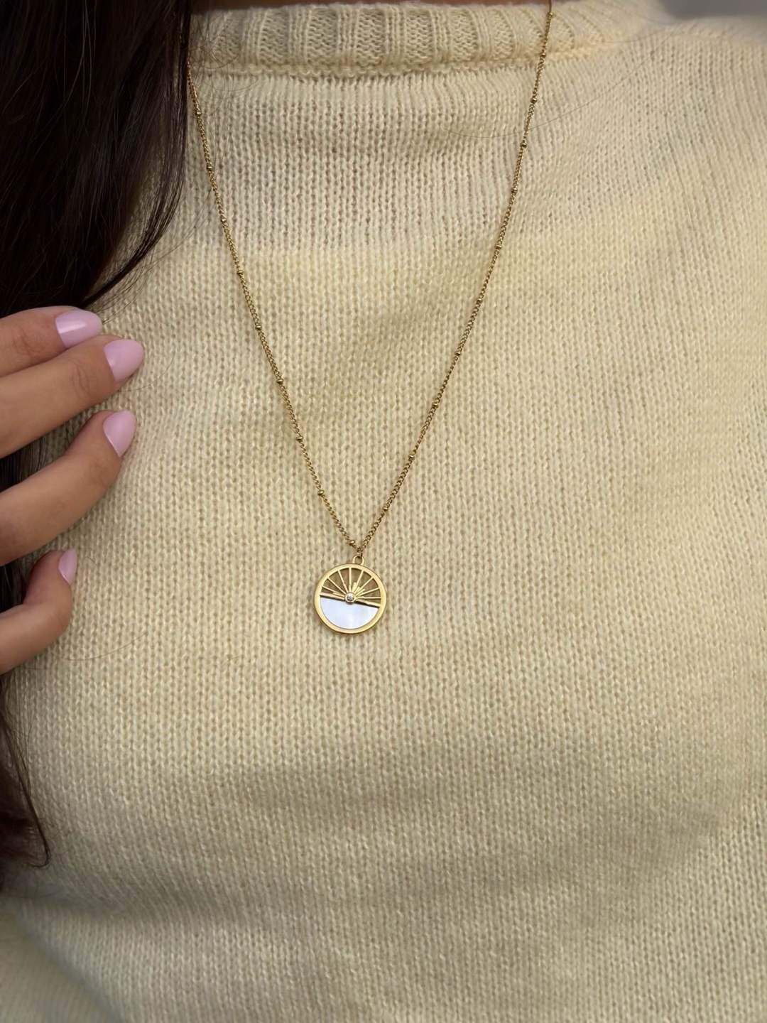Grossiste MAISON OKAMI - Collier mi-long en Acier Inoxydable avec Motif Épuré