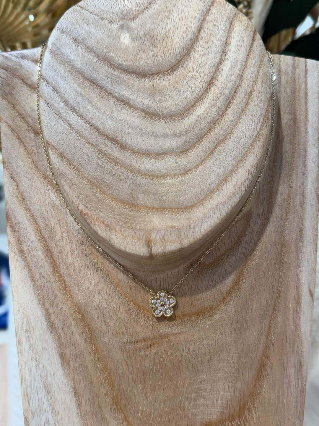 Wholesaler MAISON OKAMI - Stainless steel necklace with floral pendant