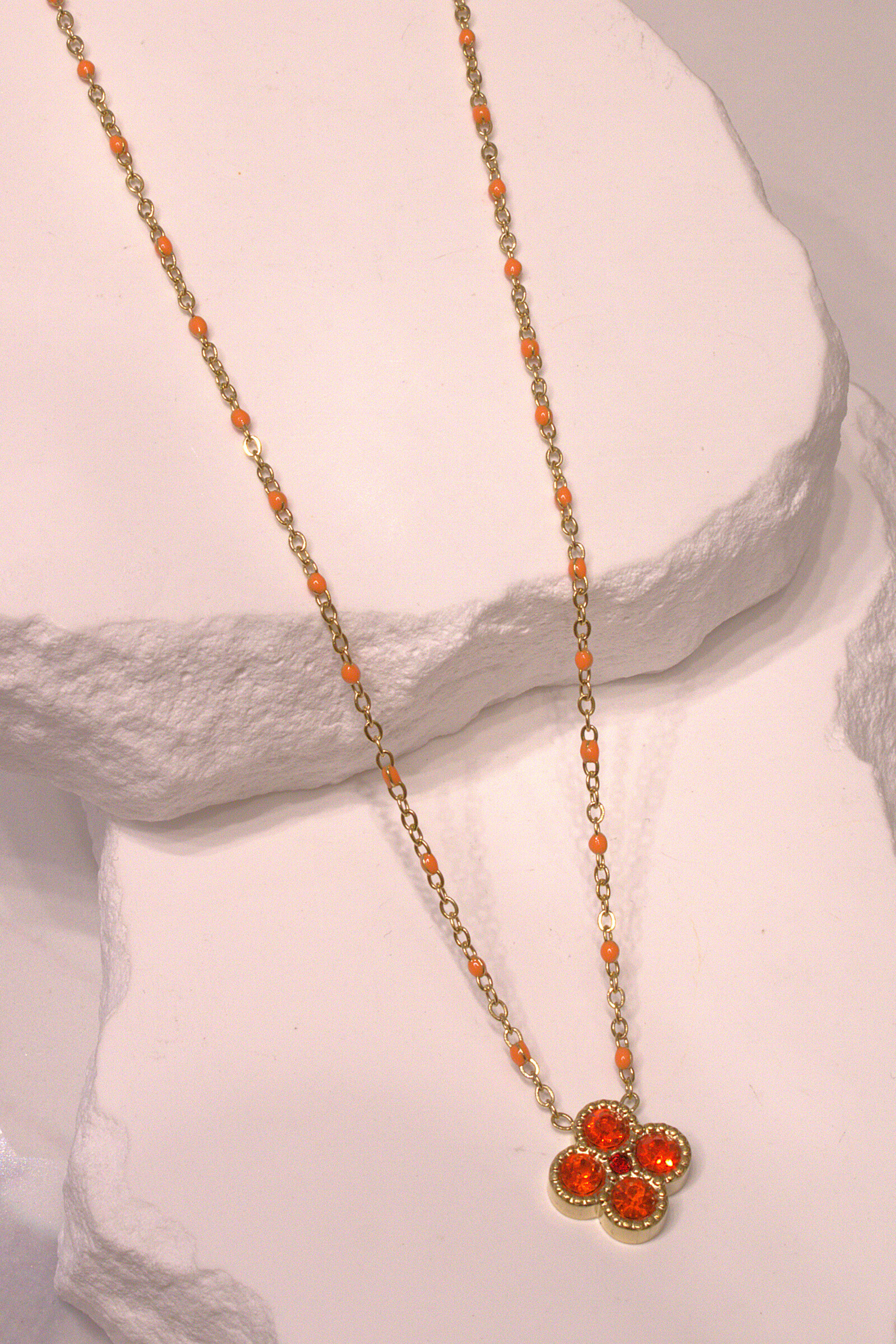 Wholesaler MAISON OKAMI - Necklace with fine pearls and clover pendant with natural stones