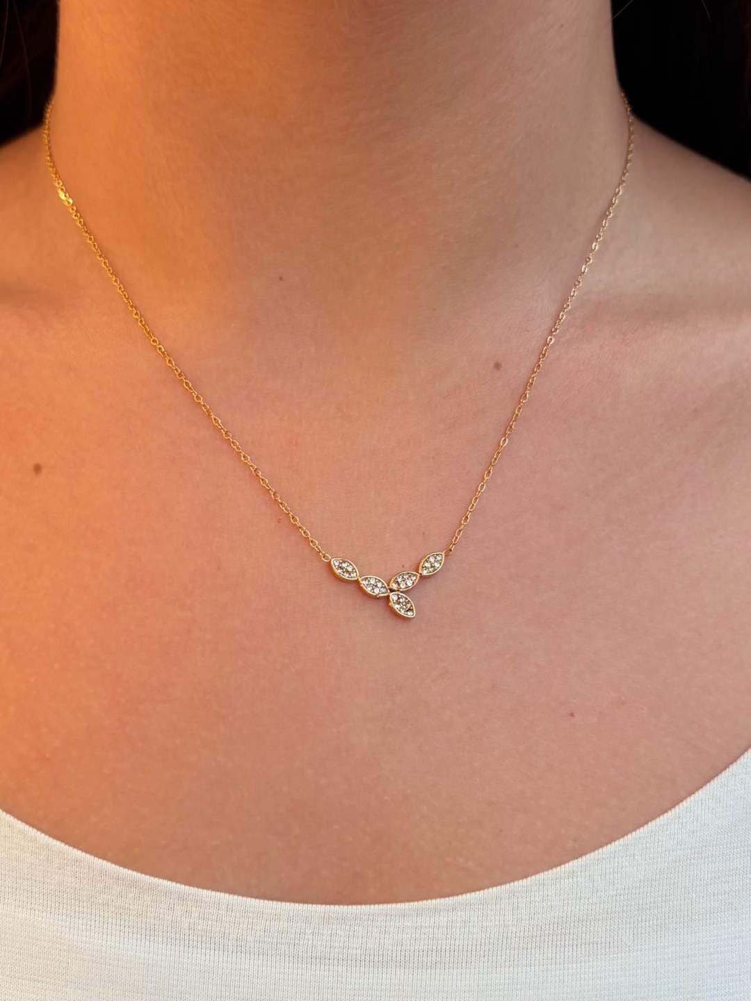 Wholesaler MAISON OKAMI - Delicate necklace with marquise pattern and silver-toned clasp