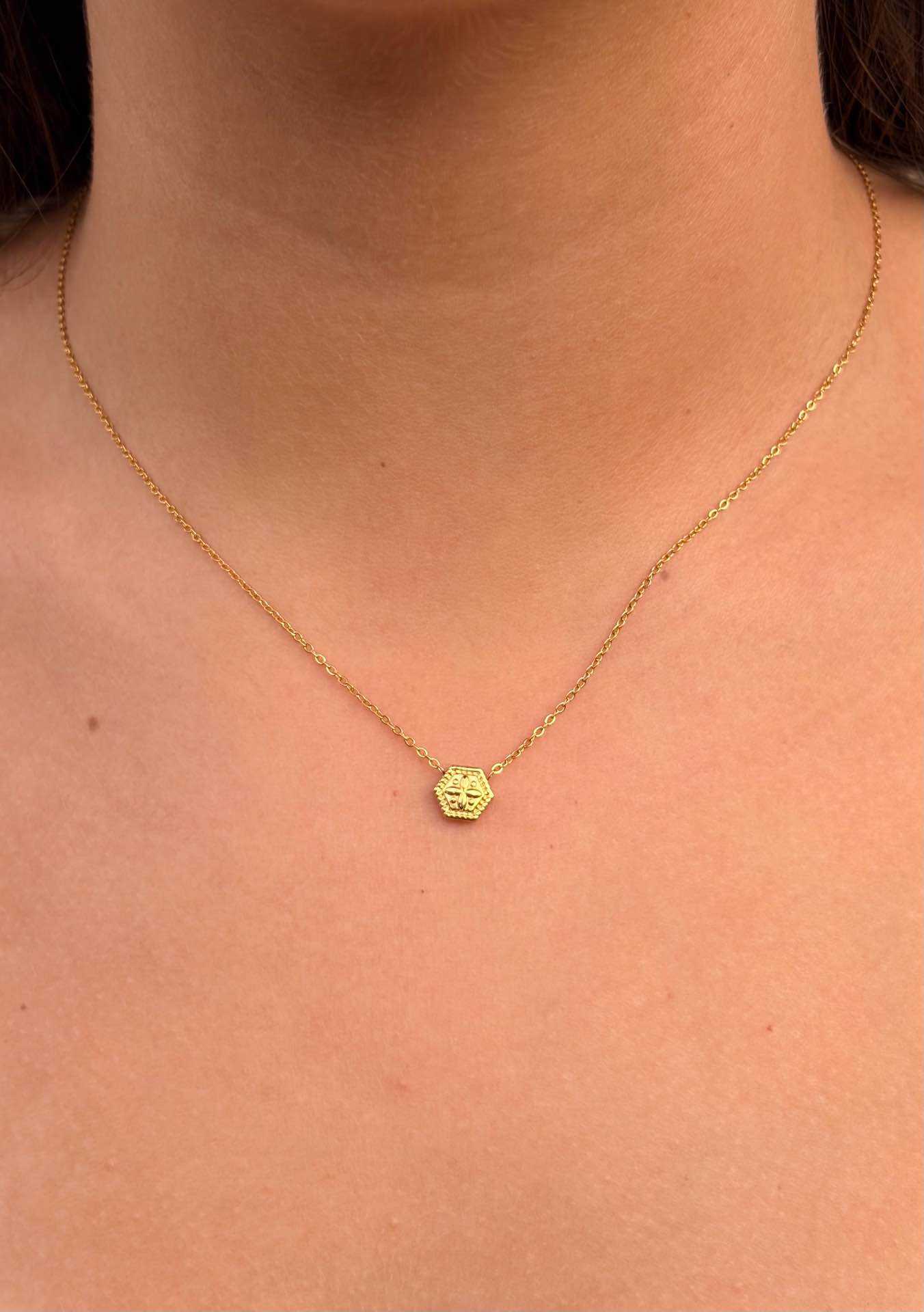 Grossiste MAISON OKAMI - Collier en Acier Inoxydable avec Pendentif Hexagonal