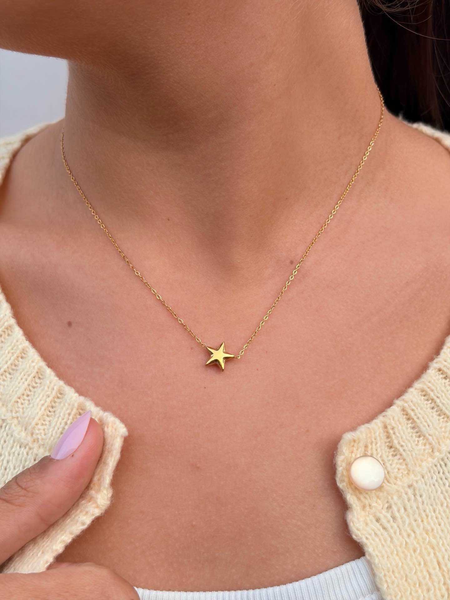 Grossiste MAISON OKAMI - Collier étoile en acier inoxydable avec chaîne délicate
