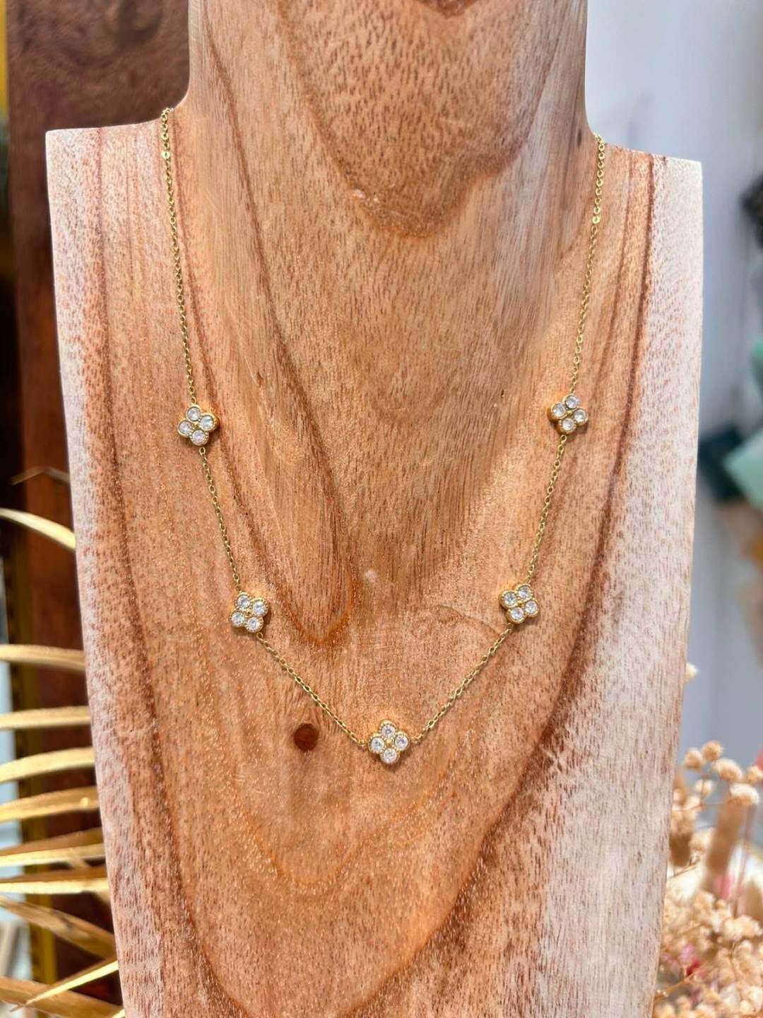 Grossiste MAISON OKAMI - Collier motif trèfle en acier Inoxydable