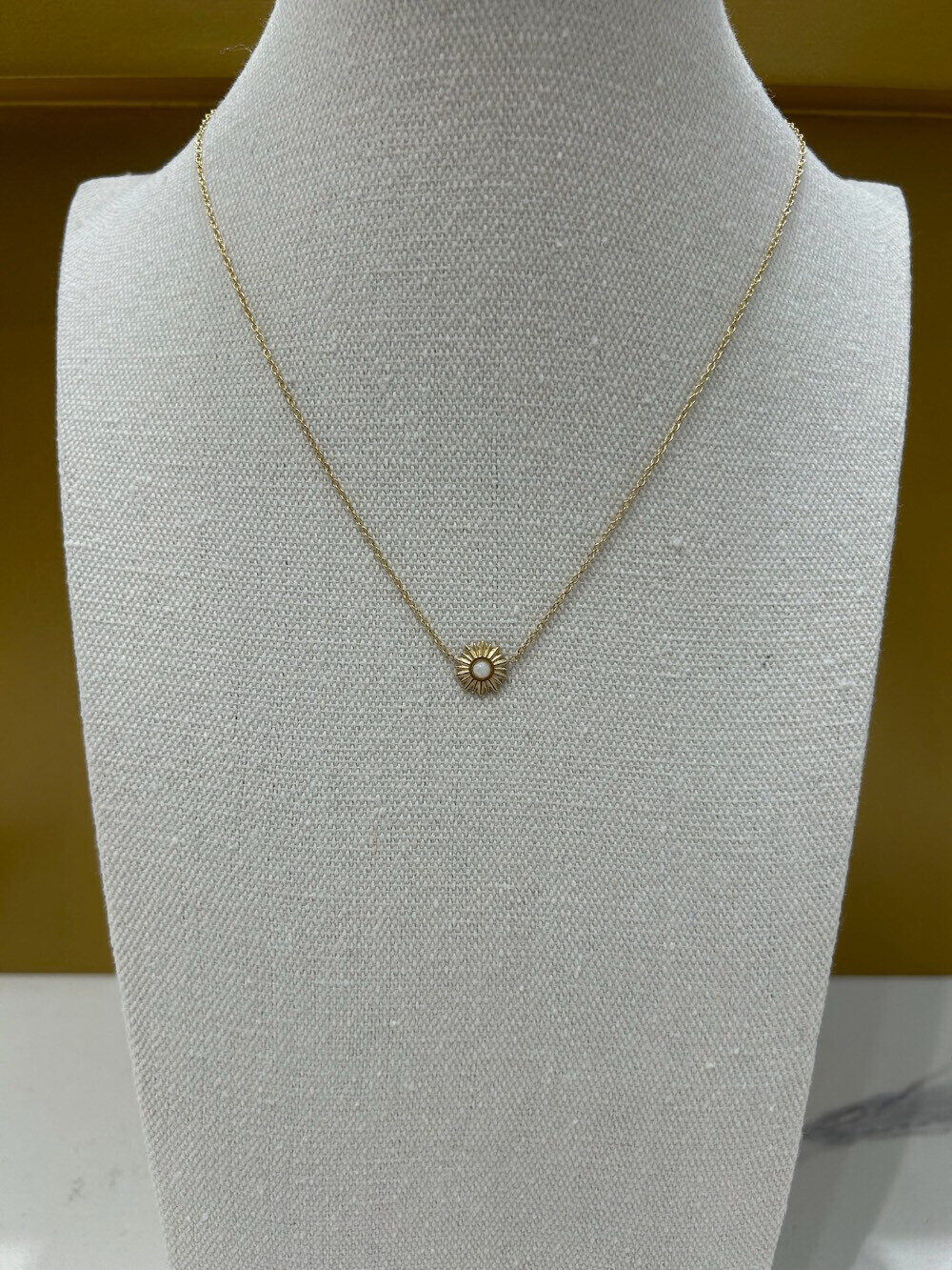 Grossiste MAISON OKAMI - Collier pendentif solaire en pierre naturelle