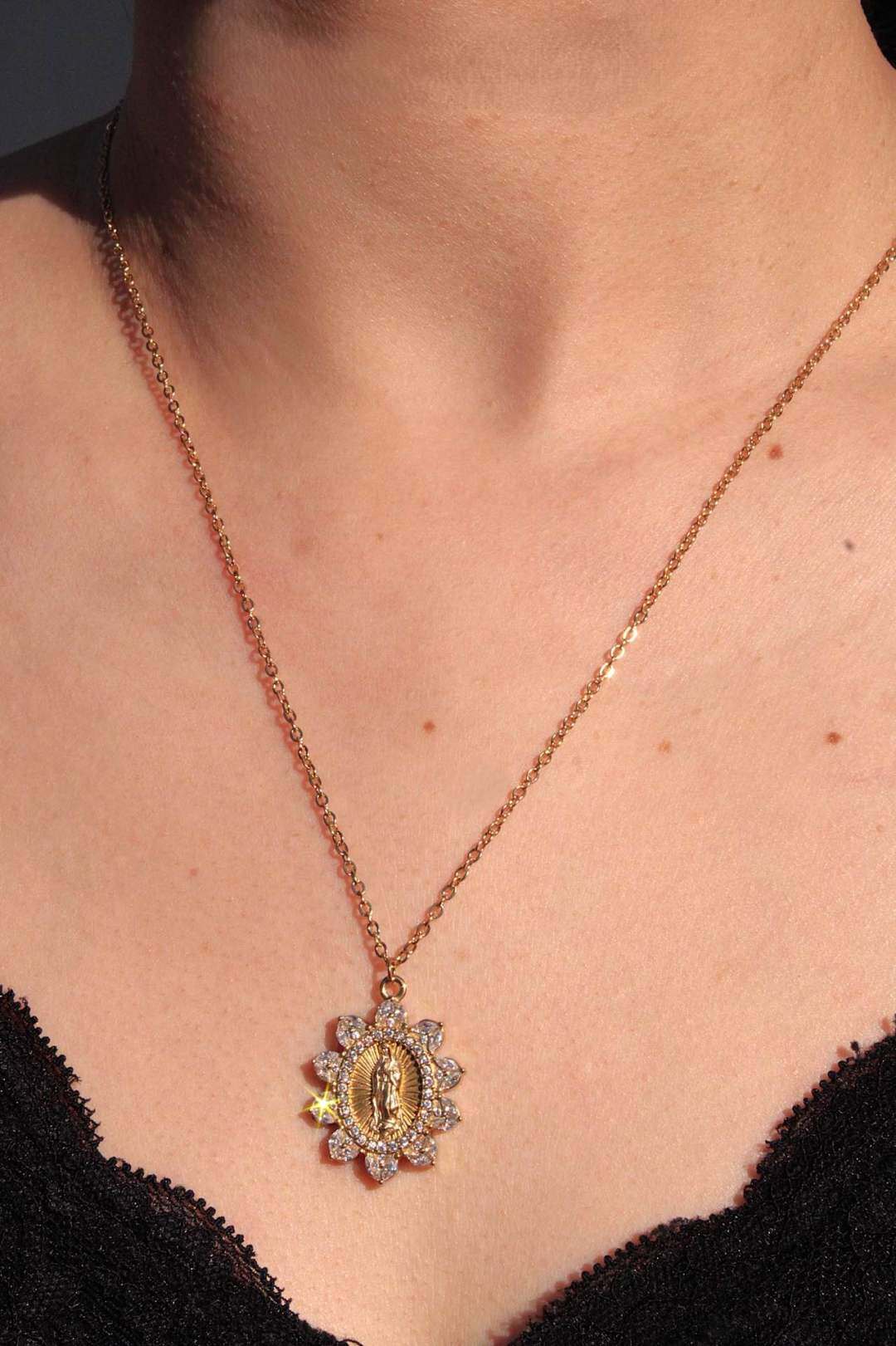 Grossiste MAISON OKAMI - Collier en Acier Inoxydable avec Médaillon Étoilé