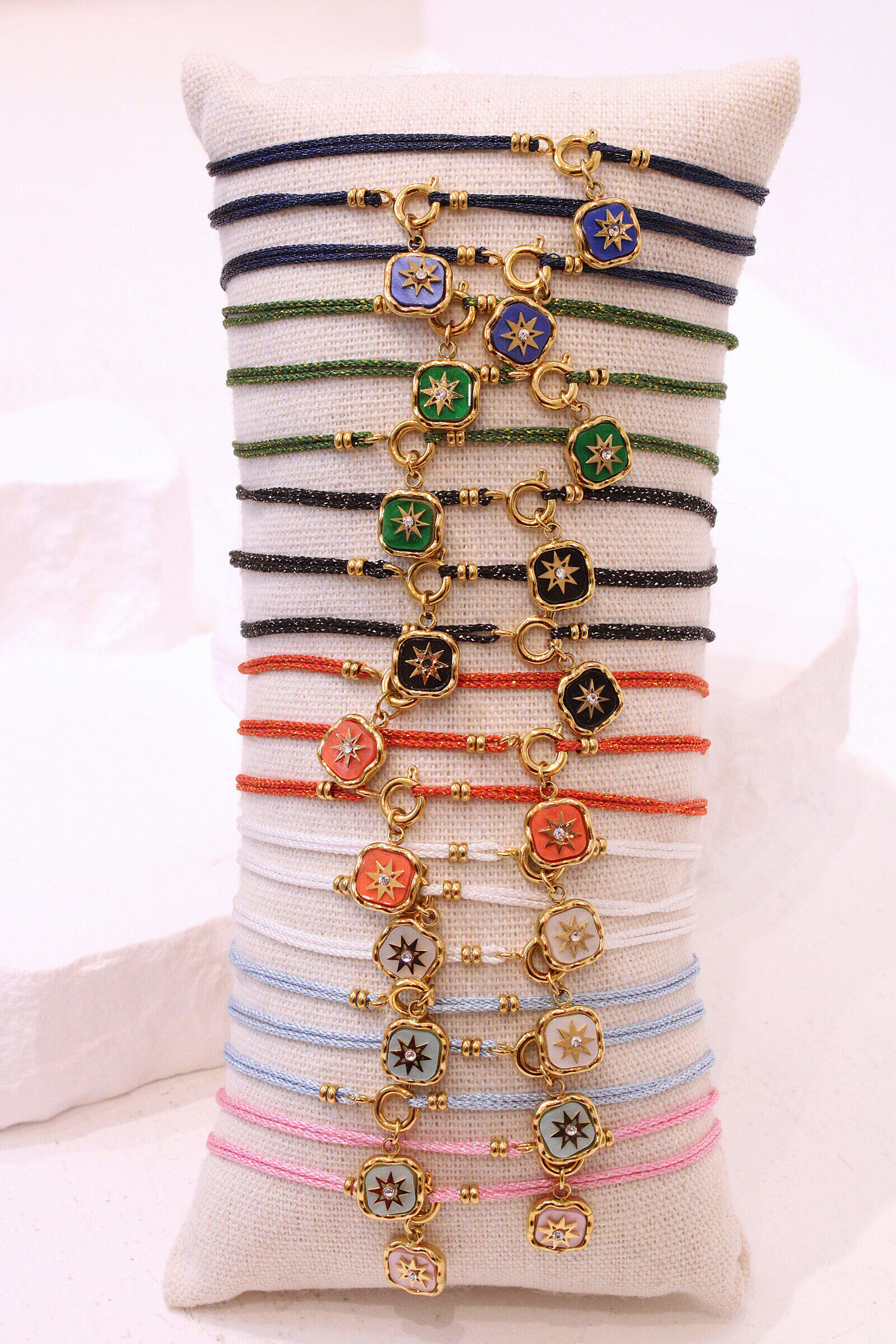 Grossista MAISON OKAMI - Bracciale in Acciaio Inossidabile con Medaglioni Floreali