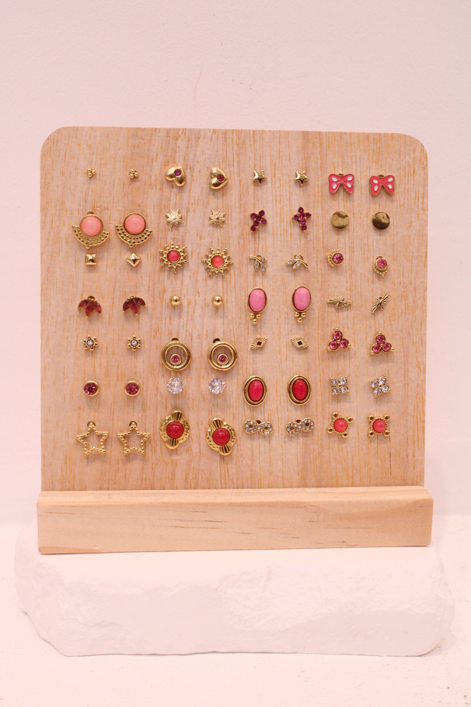 Grossiste MAISON OKAMI - Lot de 24 puces d’oreilles – Élégance et variété