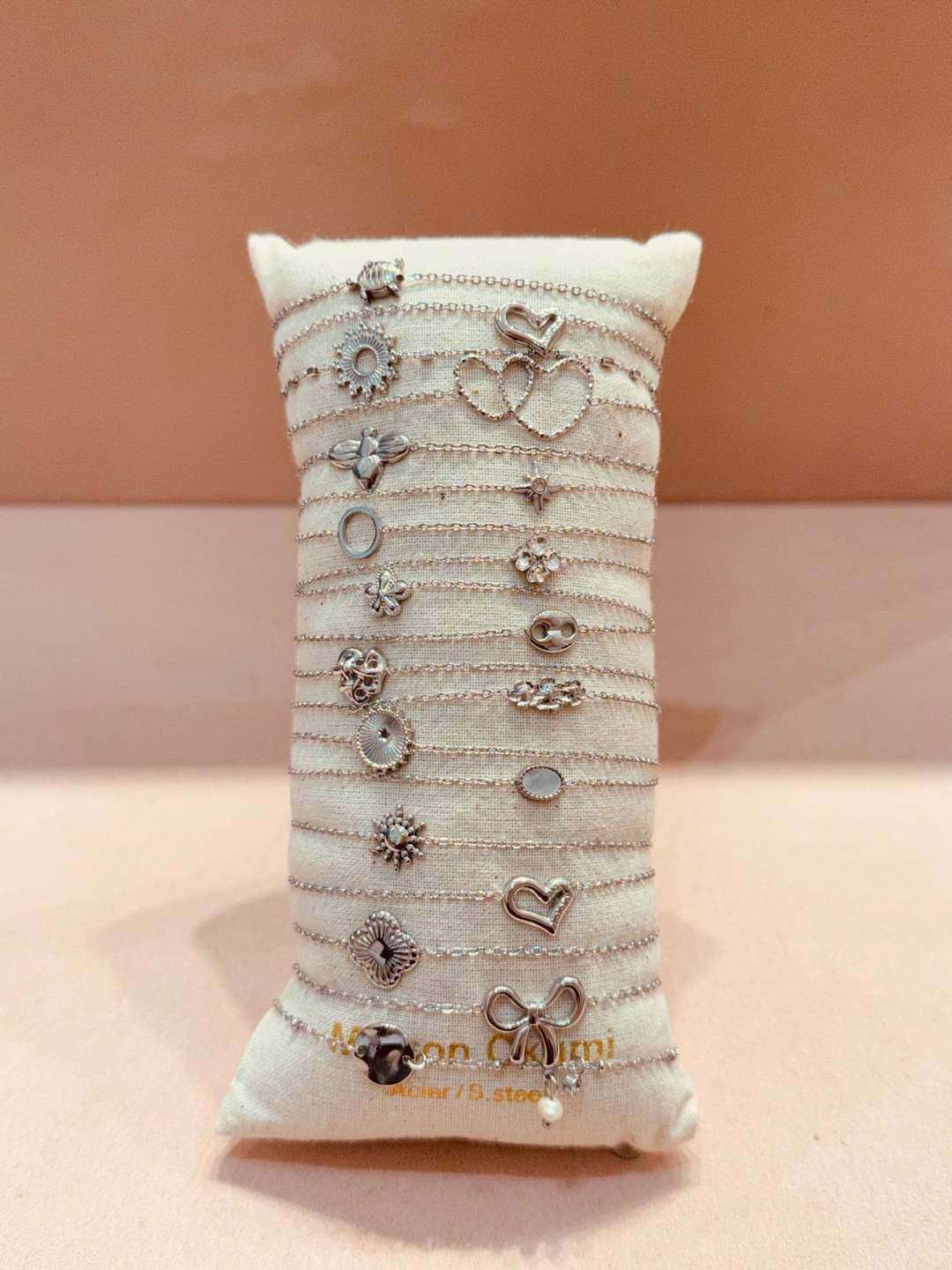 Grossiste MAISON OKAMI - Lots de 20 bracelets en Acier Inoxydable avec Perles et Motifs Élégants