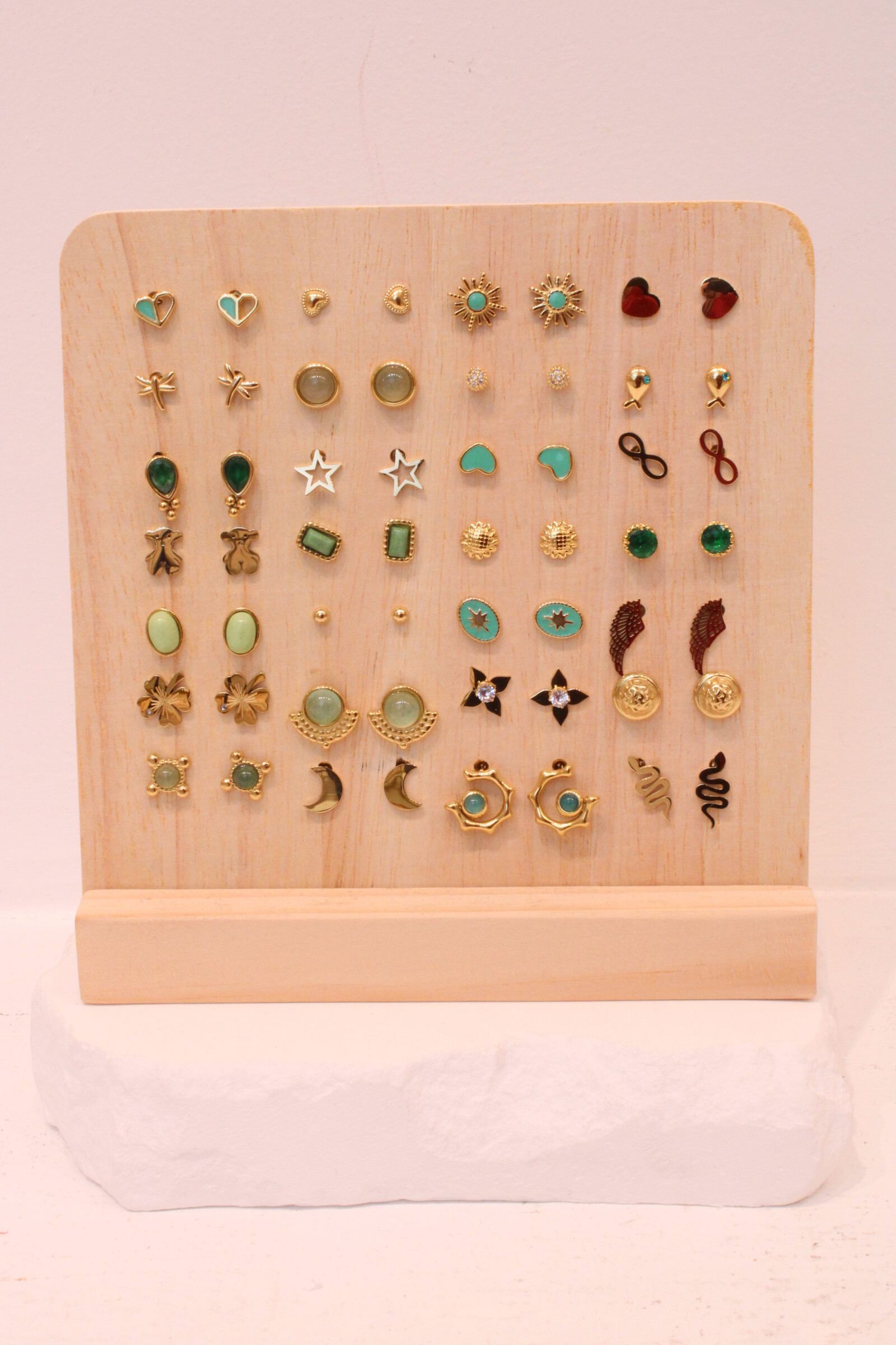 Grossiste MAISON OKAMI - Lot de 24 puces d’oreilles – Élégance et variété
