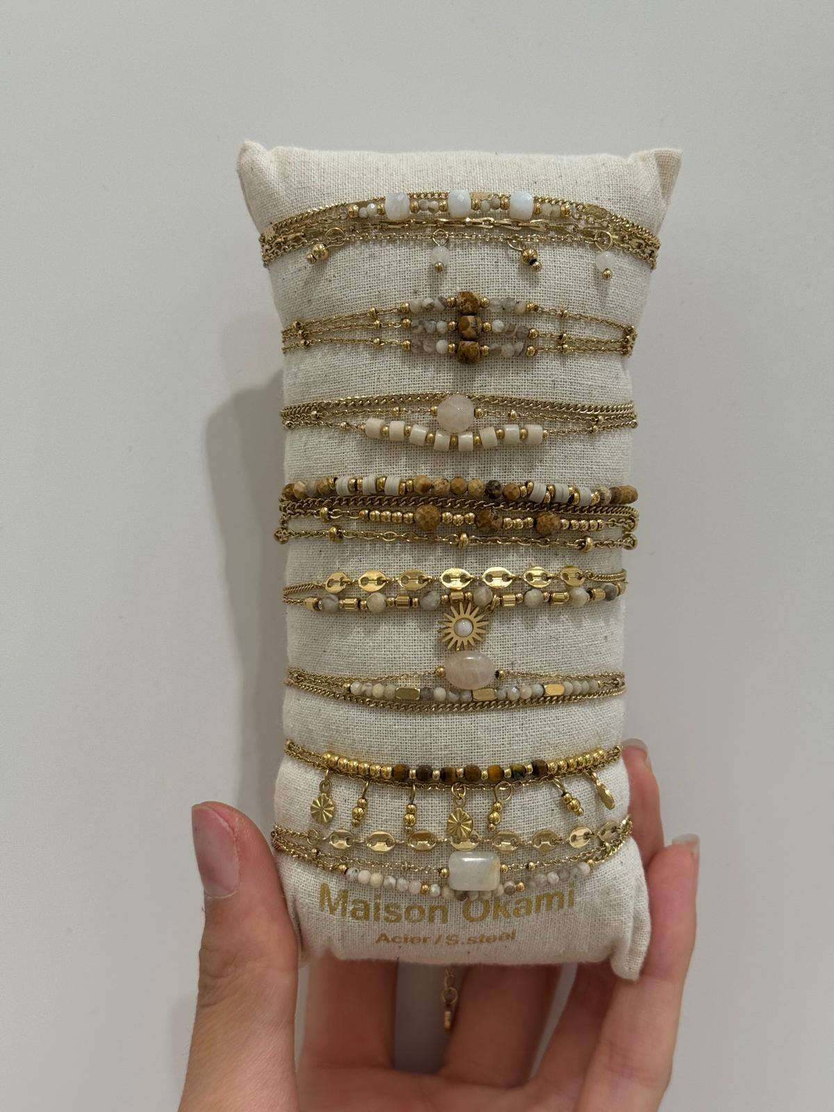 Grossiste MAISON OKAMI - Bracelets en Acier Inoxydable avec Motifs Variés et Fermoirs Pratiques