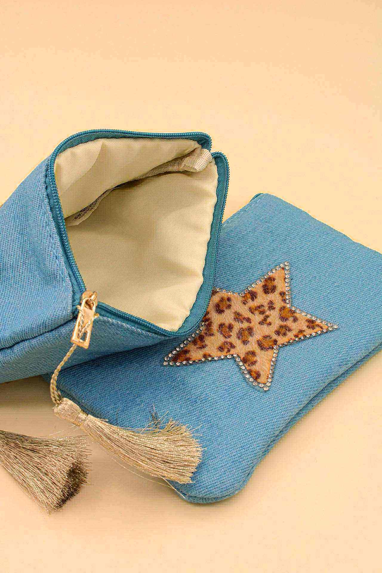 Großhändler MAISON OKAMI - Denim-Clutch mit Leopardenstern und Quaste