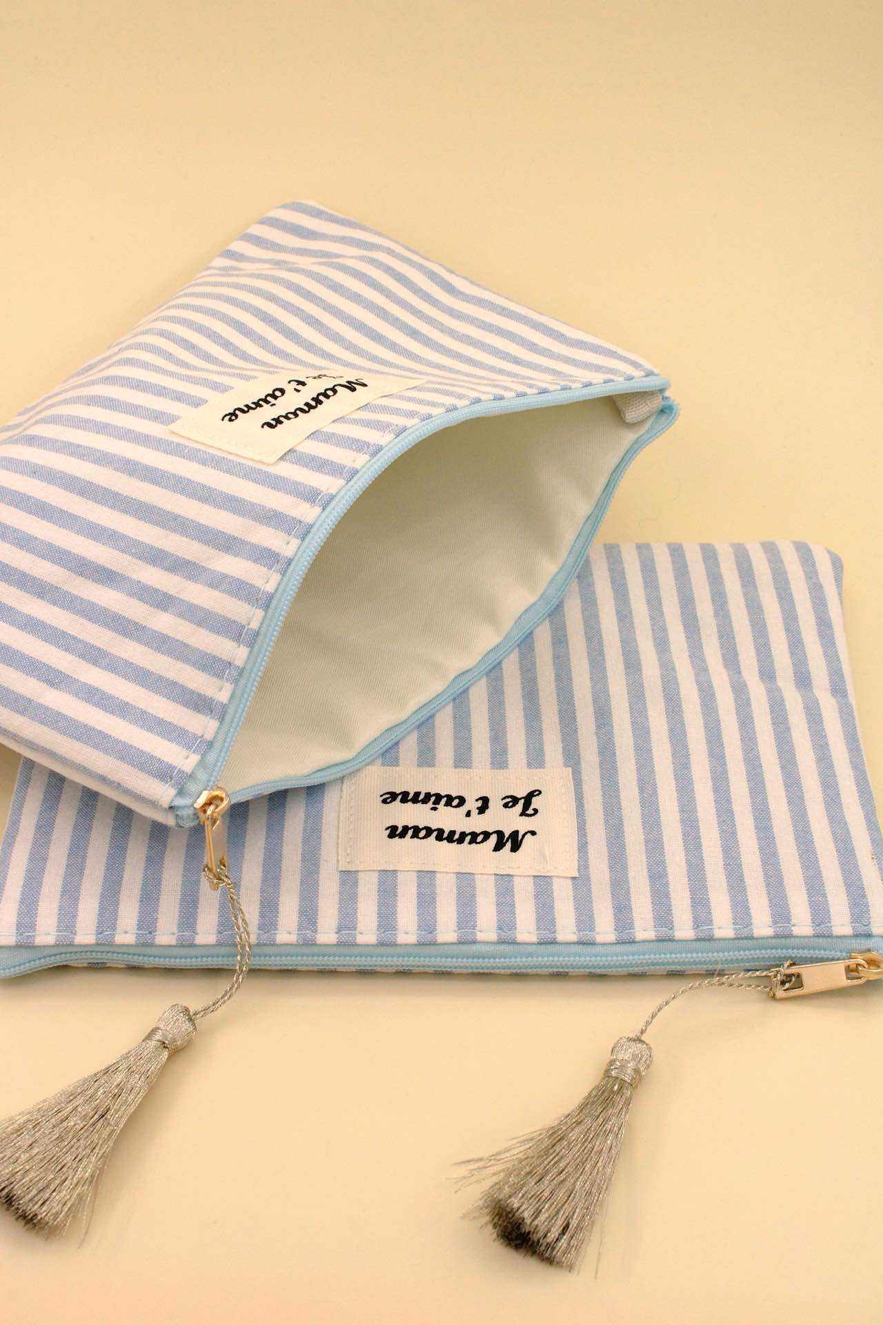 Mayorista MAISON OKAMI - Cartera Rayada con Borlas y Cierre de Cremallera