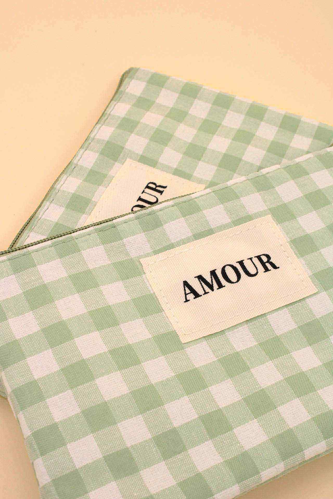 Wholesaler MAISON OKAMI - Gingham pouch with zip closure and drawstring