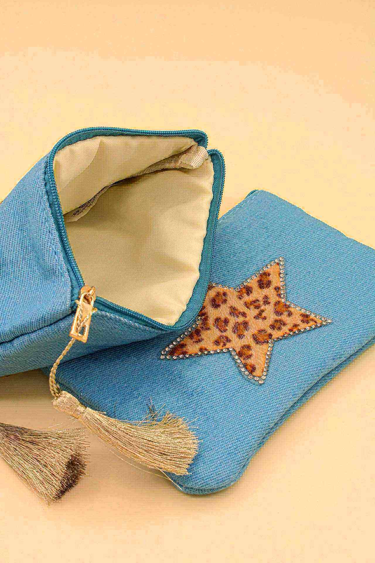 Grossiste MAISON OKAMI - Pochette en denim avec étoile léopard et pompon