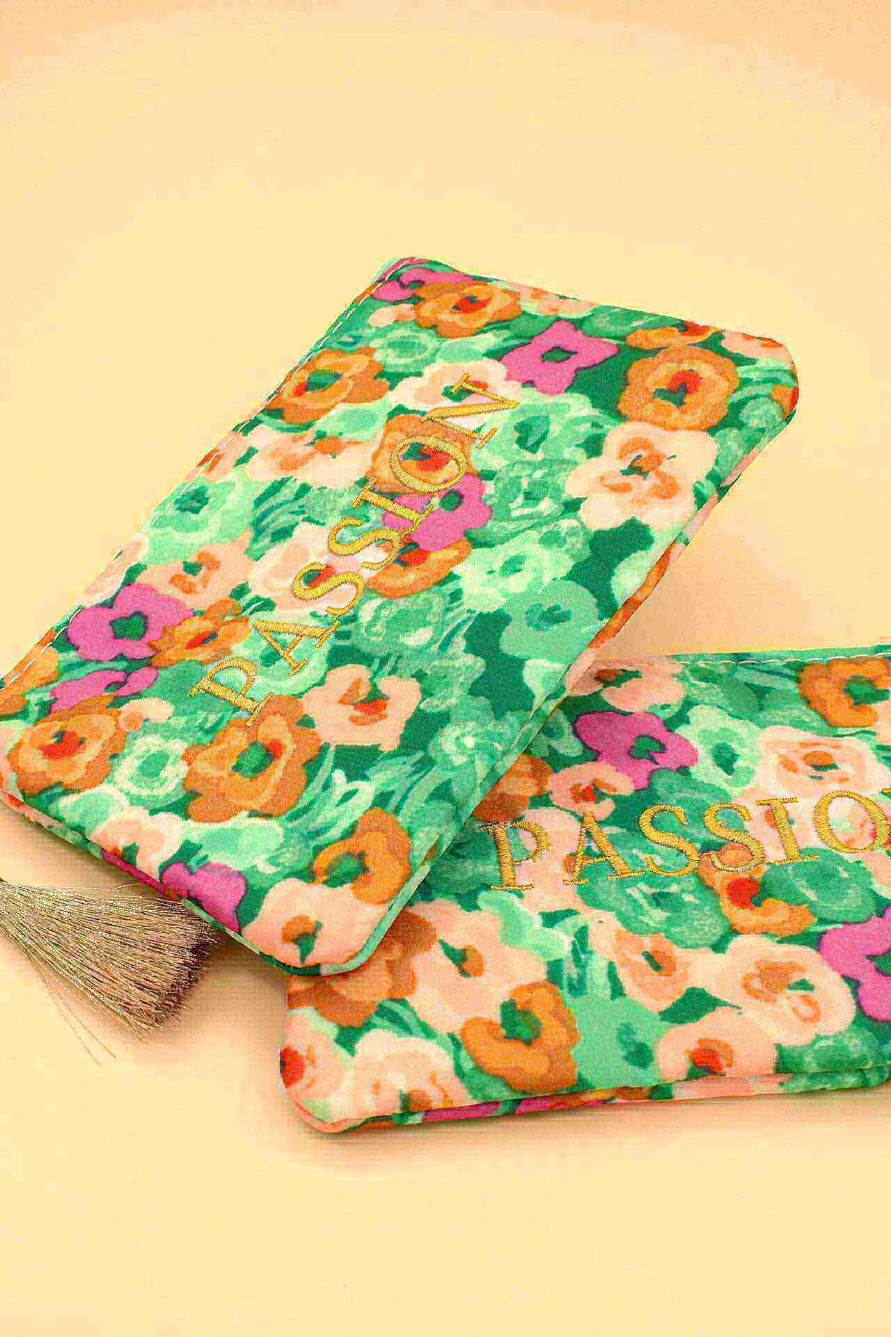 Mayorista MAISON OKAMI - Cartera floral con borlas y cremallera