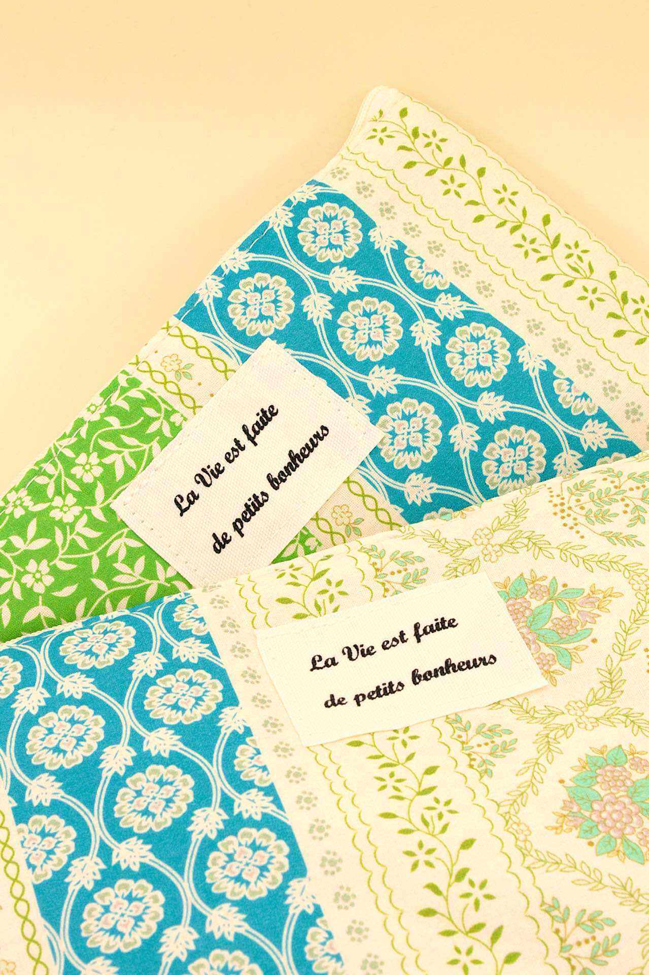 Grossista MAISON OKAMI - Pochette Decorata con Motivi Floreali e Chiusura con Cerniera