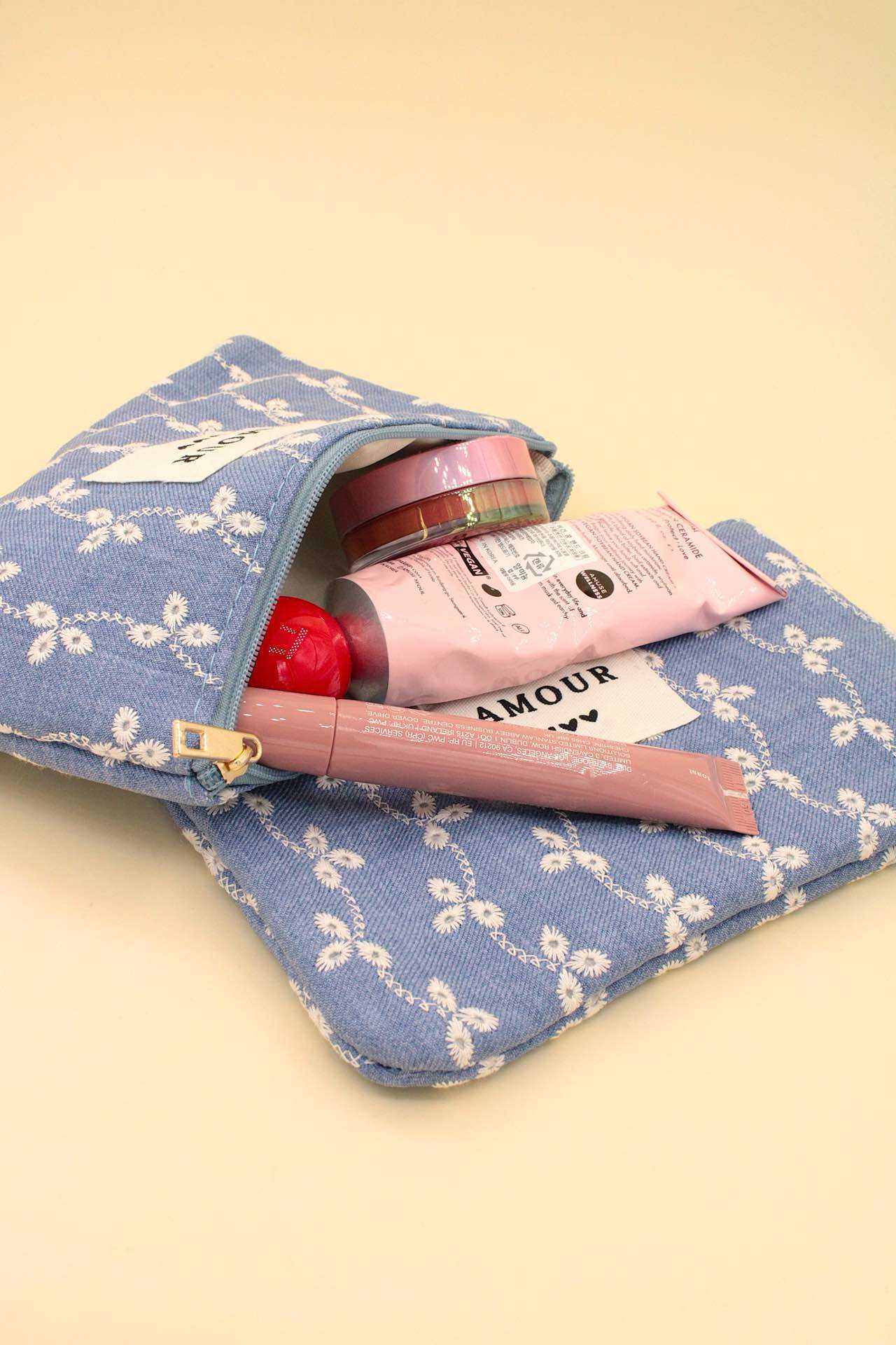 Grossiste MAISON OKAMI - Pochettes élégantes avec motifs floraux en coton