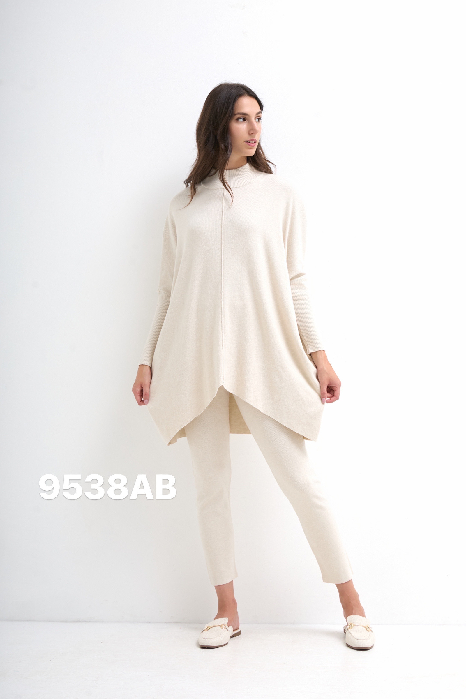 Grossista MAISON-X - COMPLETO MAGLIONI COLLO ALTO E PANTALONI