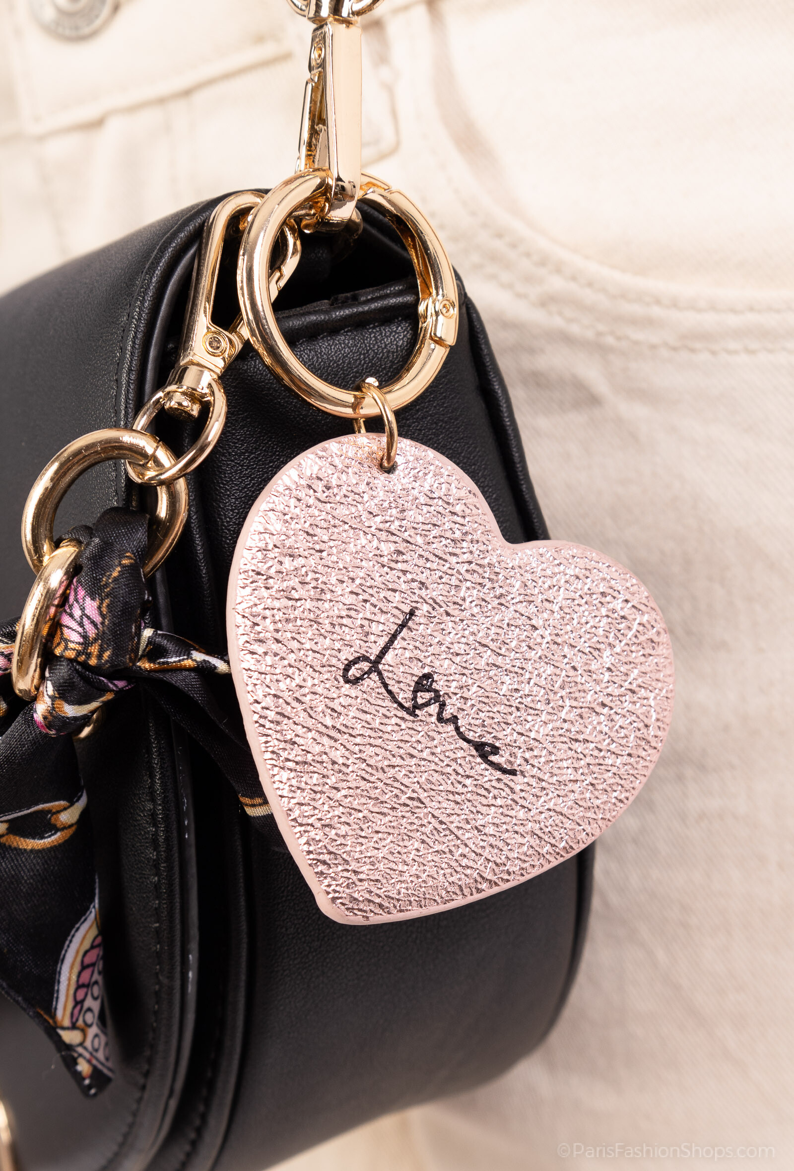 Großhändler MAR&CO Accessoires - Herzförmiger Schlüsselanhänger bedruckt LOVE 6*6cm