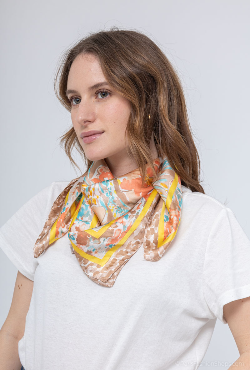 Großhändler MAR&CO Accessoires - Kleines Seidenquadrat 70*70 cm mit Blumendruck