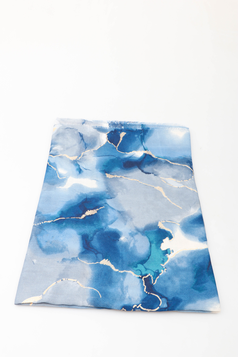 Mayorista MAR&CO Accessoires - Bufanda estampada elegante con dorado.