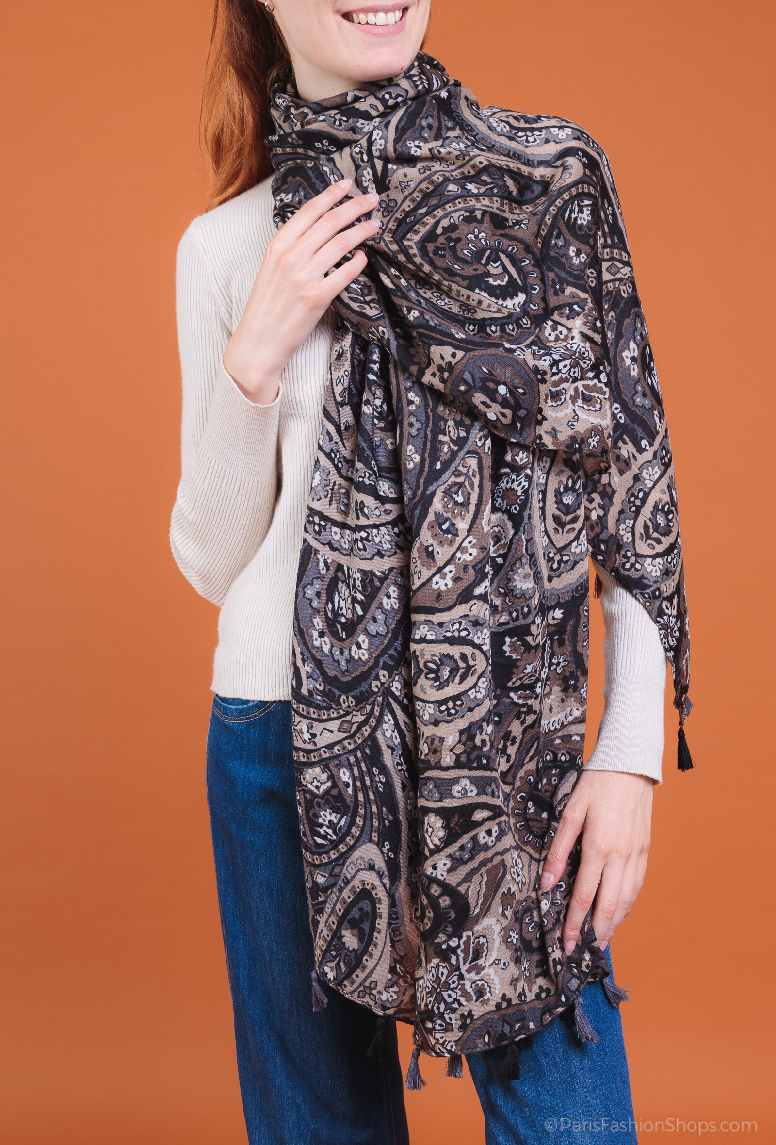 Grossiste MAR&CO Accessoires - Foulard imprimé fantaisie paisley avec pompons