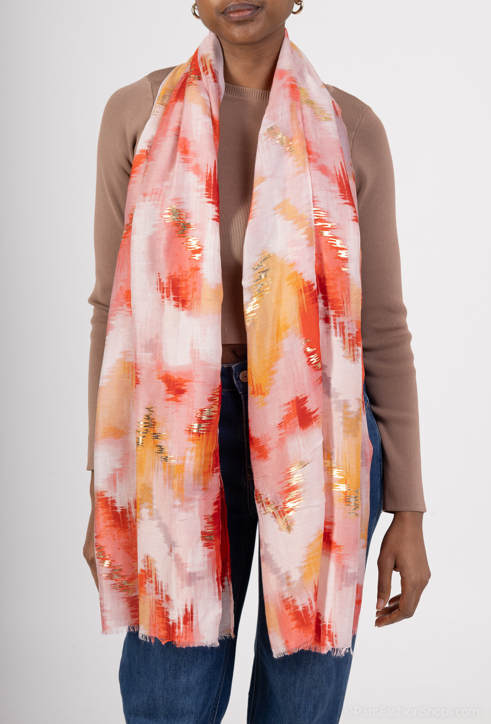 Mayorista MAR&CO Accessoires - Bufanda estampada elegante con dorado.