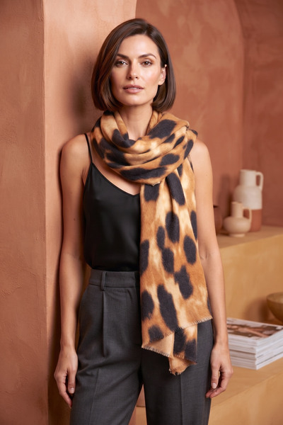 Großhändler MAR&CO Accessoires - Weicher Winterschal mit Leopardenmuster Großhändler MAR&CO Accessoires - Weicher Winterschal mit Leopardenmuster