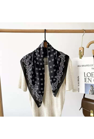 Grossiste MAR&CO Accessoires - foulard carré en soie imprimé 70*70CM Grossiste MAR&CO Accessoires - foulard carré en soie imprimé 70*70CM
