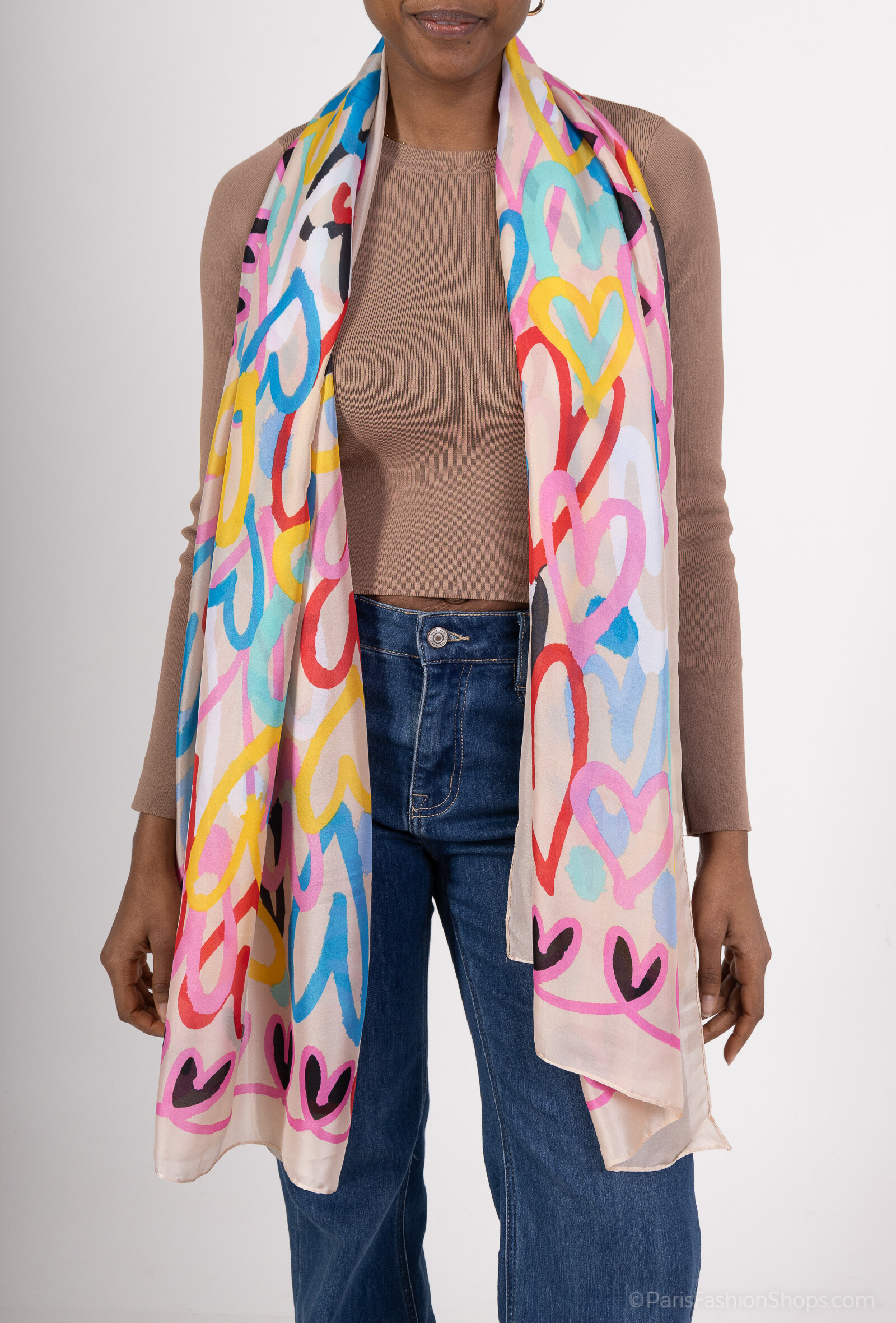 Grossista MAR&CO Accessoires - Sciarpa leggera in raso effetto seta con stampa cuori
