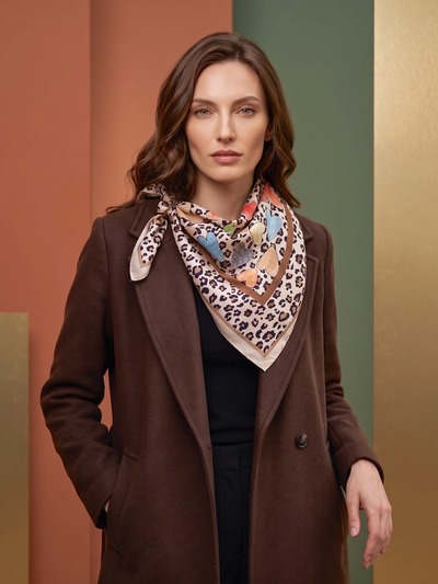 Großhändler MAR&CO Accessoires - quadratisches Seidentuch mit Leopardenherz-Print 70*70CM Großhändler MAR&CO Accessoires - quadratisches Seidentuch mit Leopardenherz-Print 70*70CM