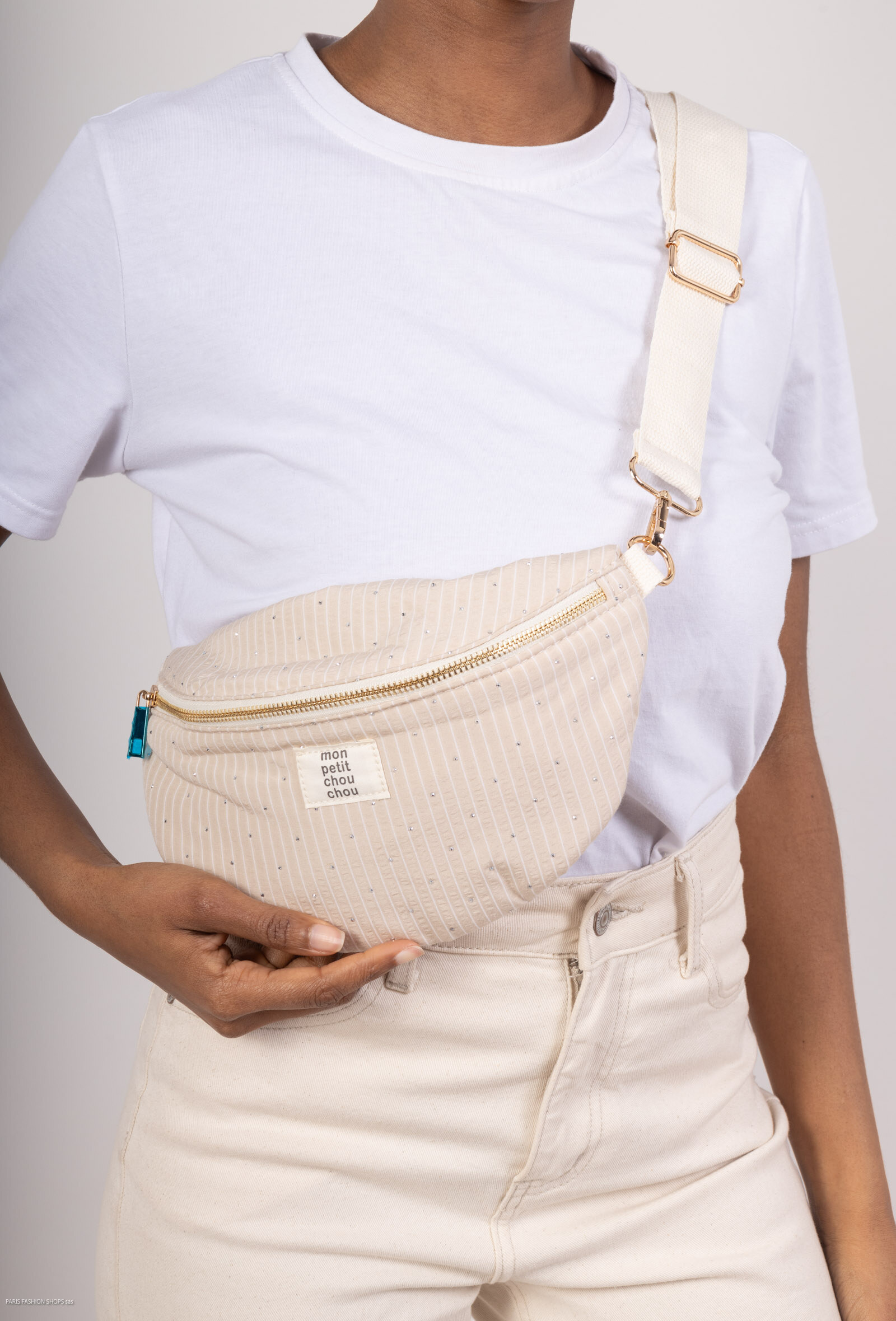 Wholesaler MAR&CO Accessoires - Printed crossbody fanny pack with 'mon petit chou chou' lettering, size 18*27CM