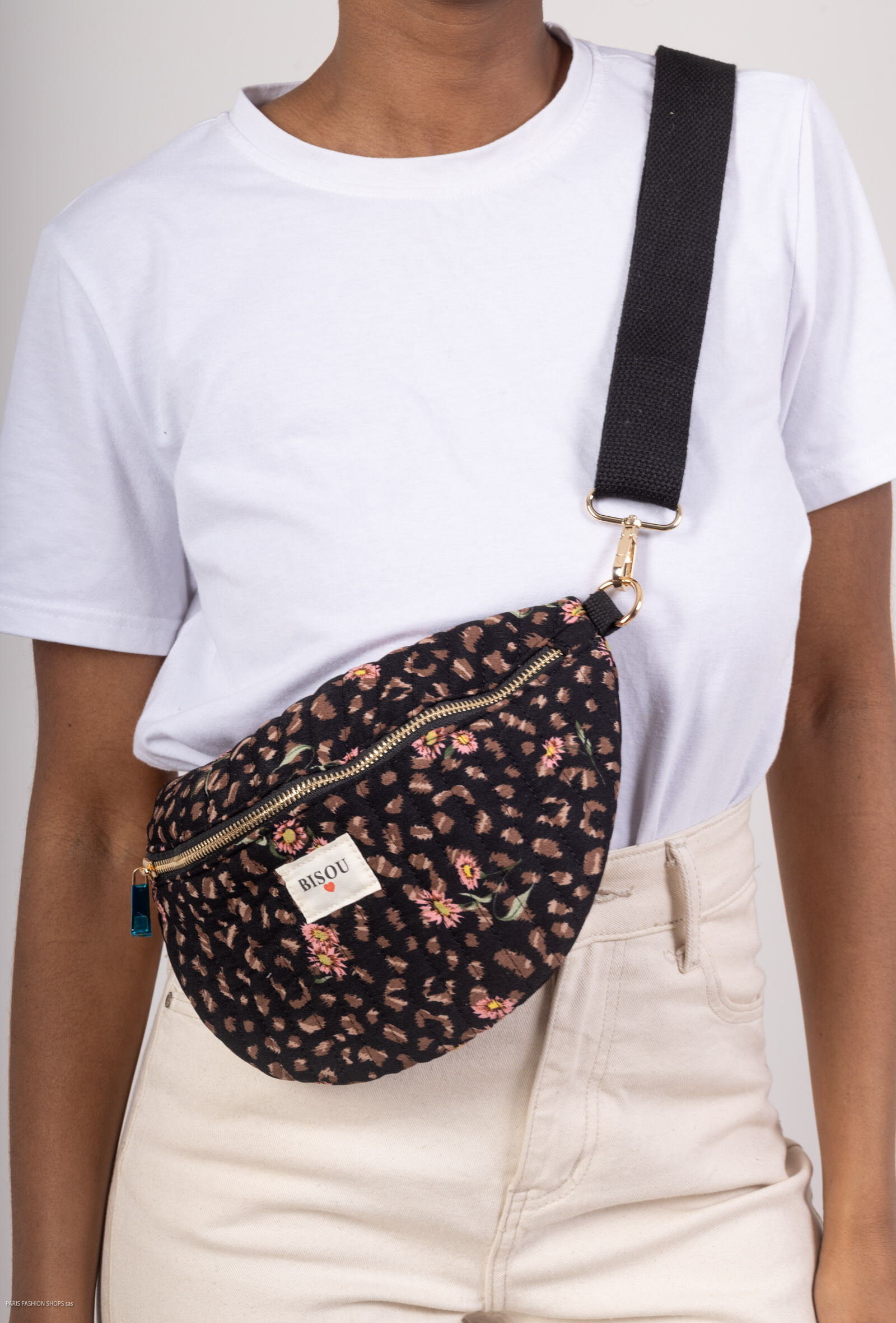 Wholesaler MAR&CO Accessoires - Leopard pattern banana bag with adjustable strap 18*27cm