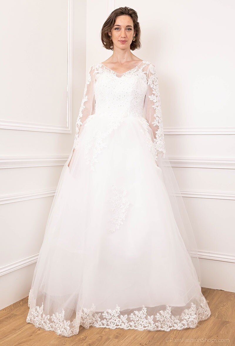 Grossiste Marie June - Robe de mariée brodée à sequins