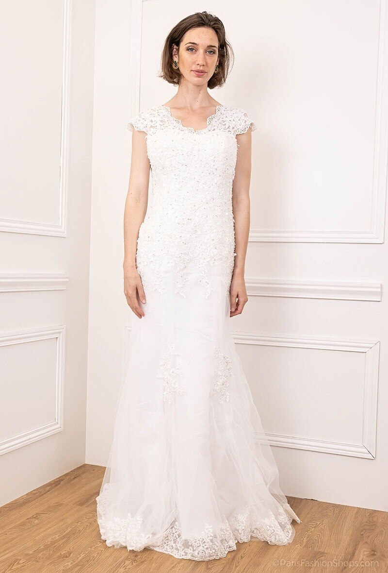 Grossiste Marie June - Robe de mariée brodée à sequins
