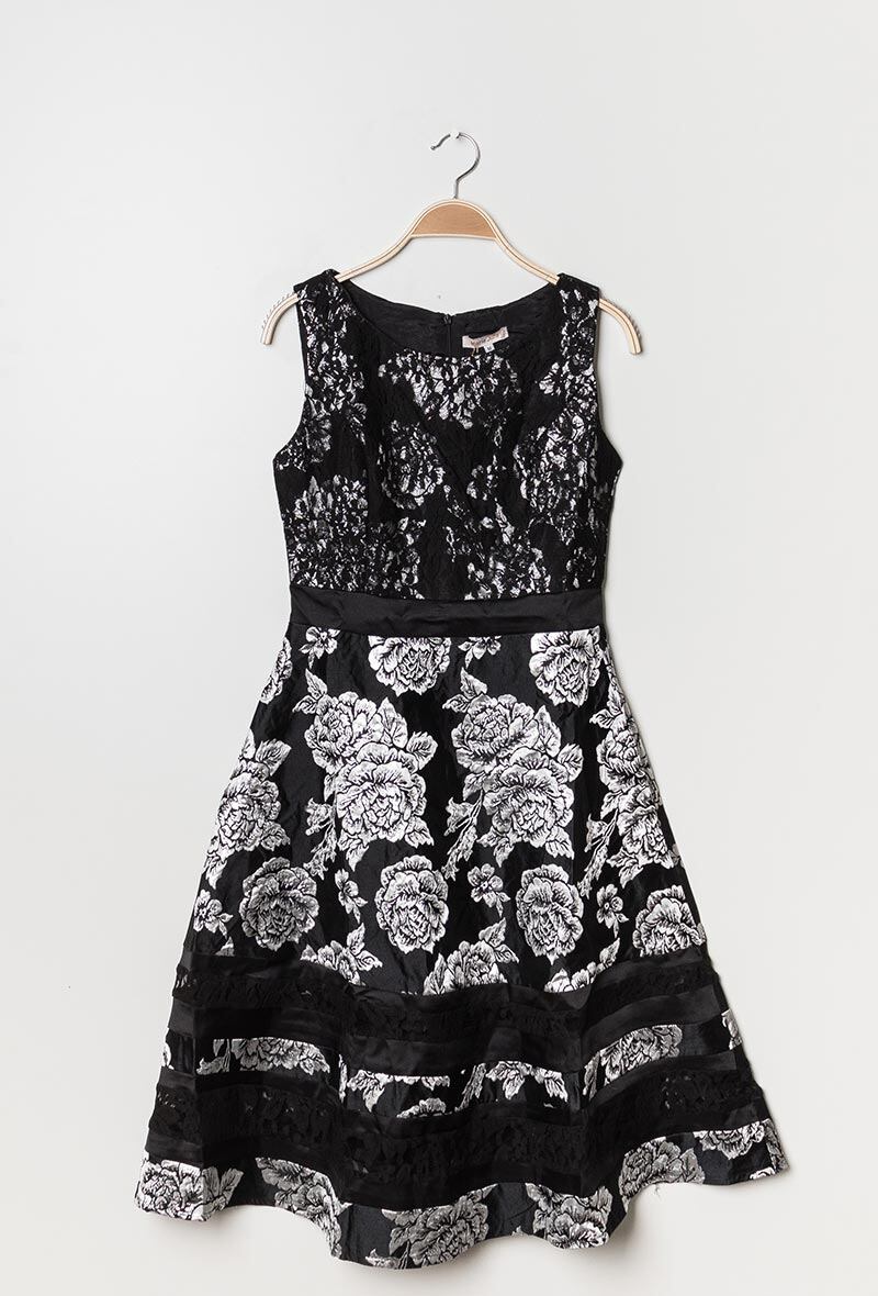 Grossiste Marie June - Robe de cocktail avec fleurs