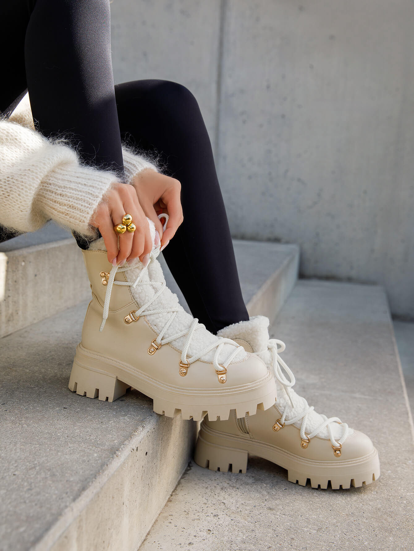 Wholesaler Marquiiz - Lace-up ankle boots with a plush tongue