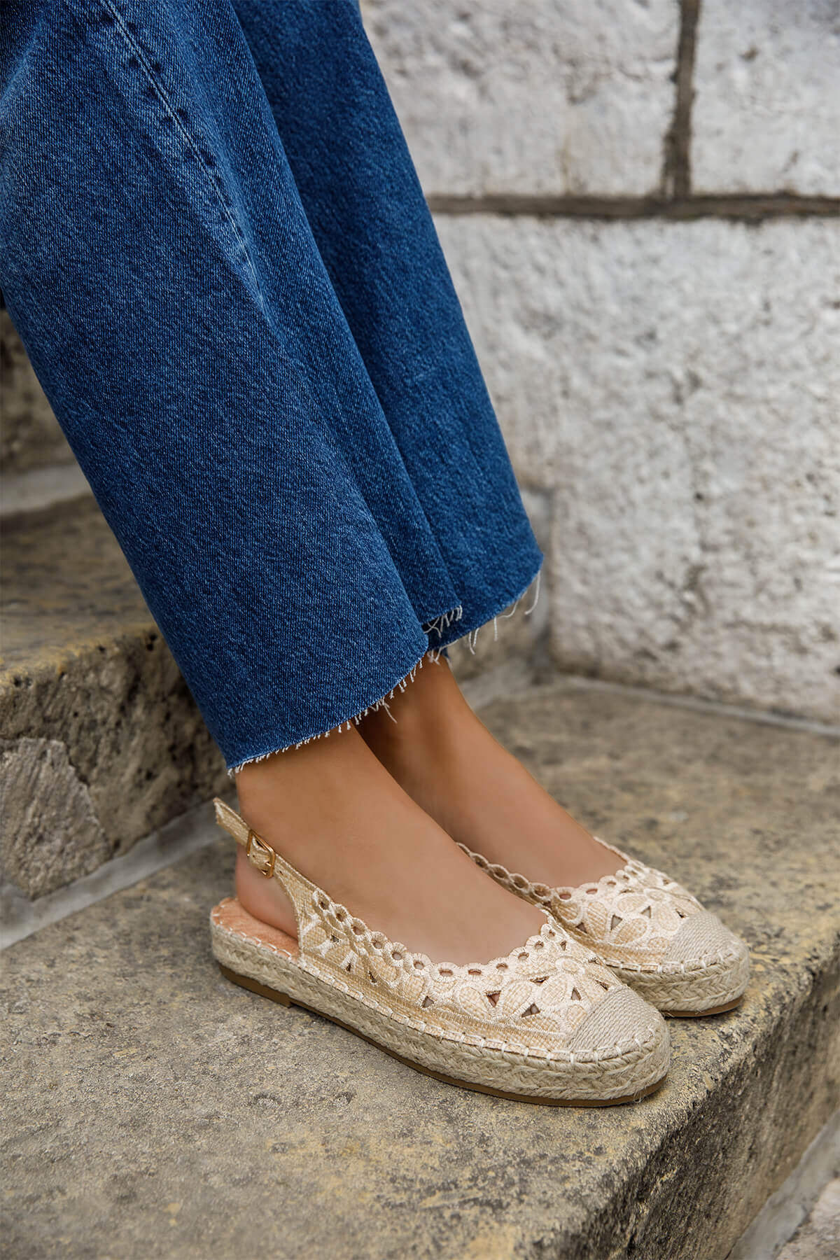 Grossiste Marquiiz - Espadrilles élégantes avec motifs fleurs et à semelles plates