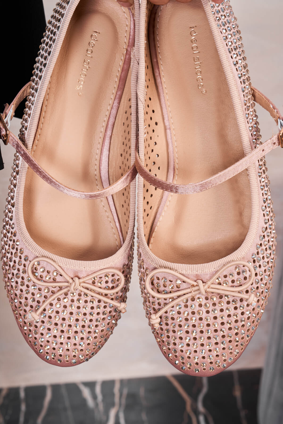 Wholesaler Marquiiz - Satin ballerina with strap and rhinestones