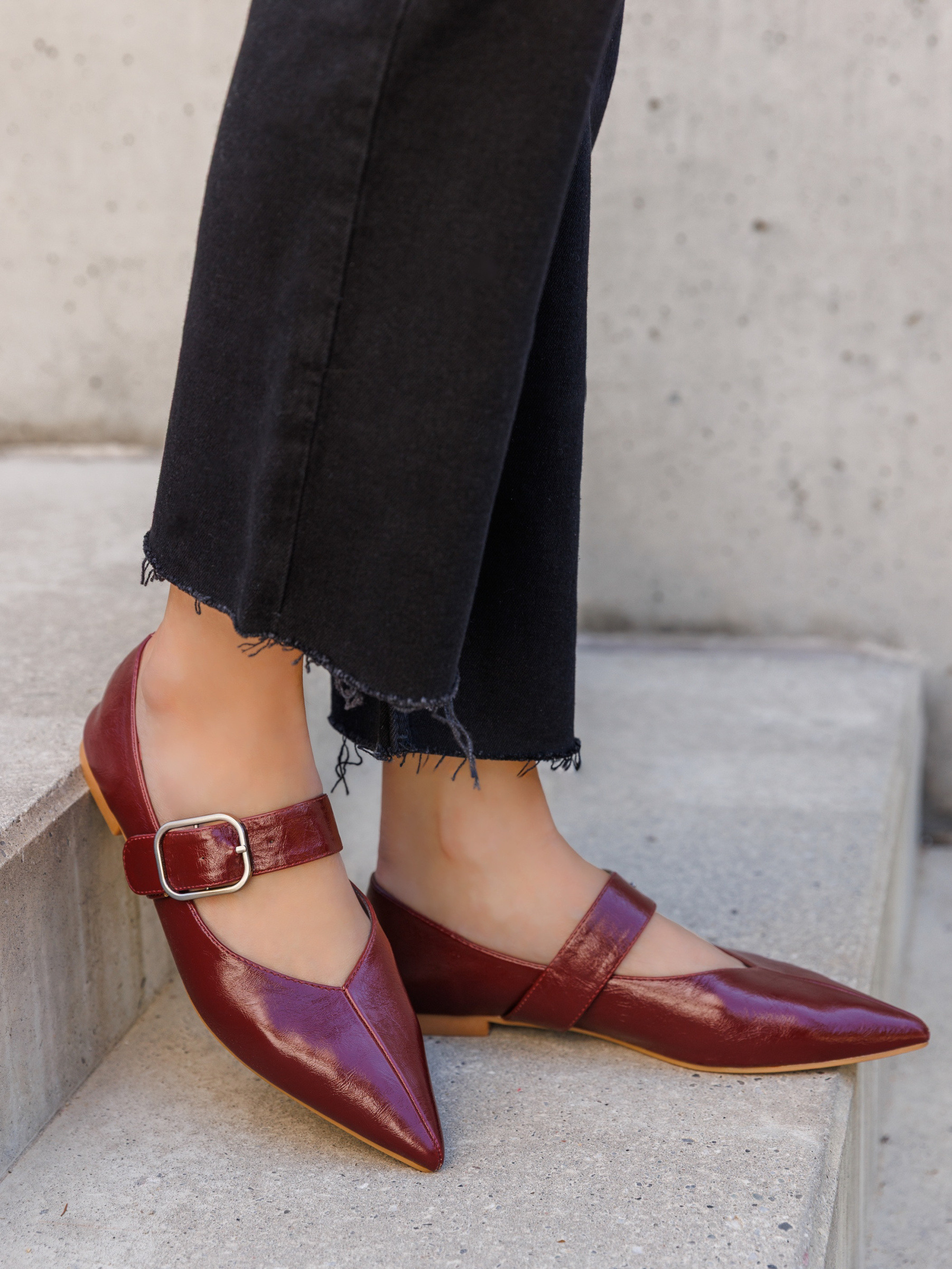 Mayorista Marquiiz - Mules/mocasines elegantes con hebillas y punta afilada en suelas planas