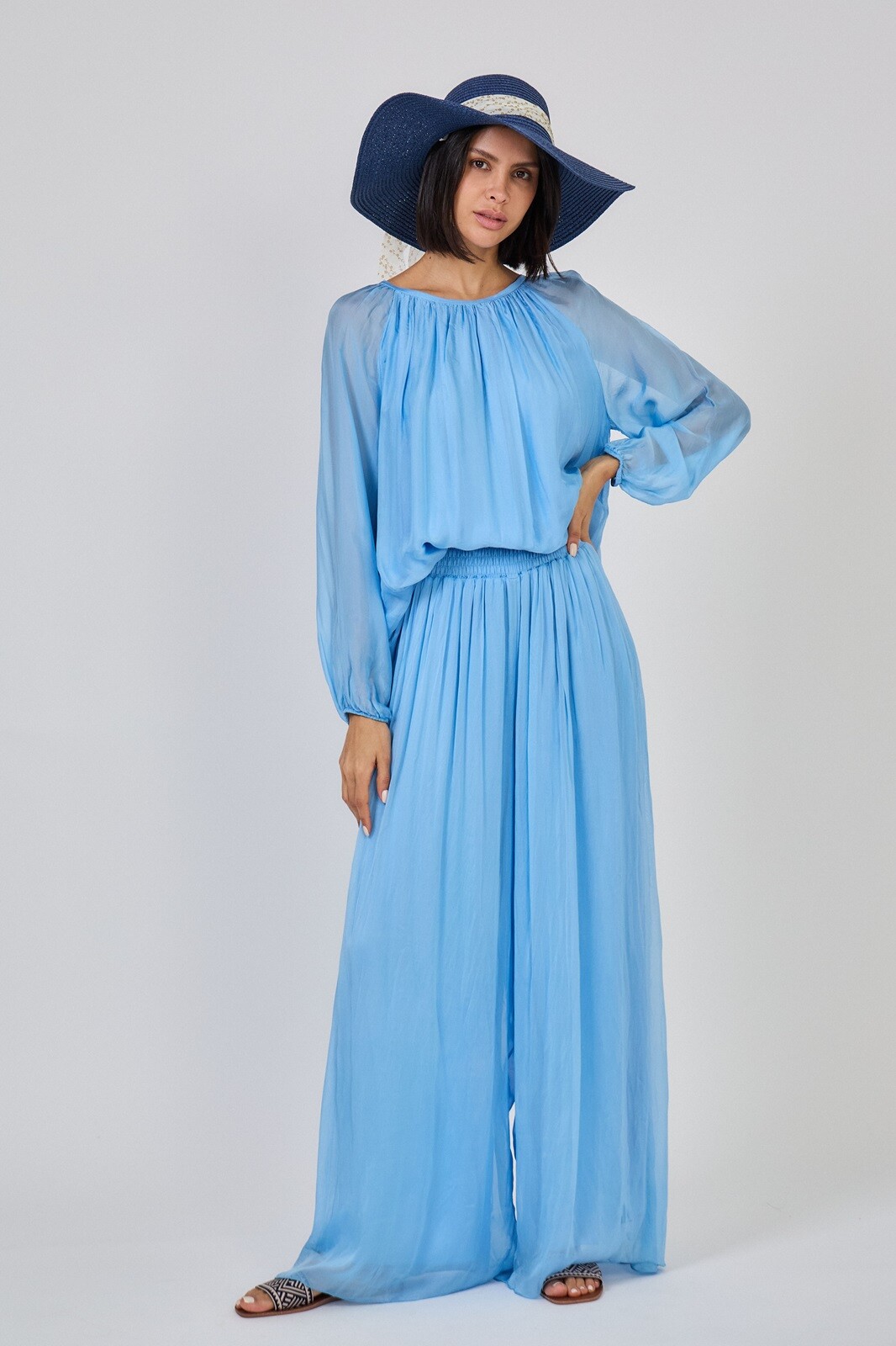 Grossiste Max & Enjoy (Vêtements) - Blouse col rond en soie mélangée effet vaporeux