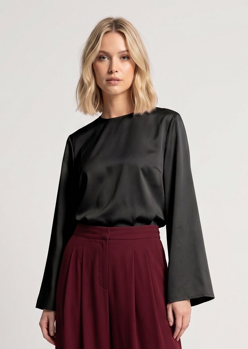 Grossiste Max & Enjoy (Vêtements) - Blouse unie effet satiné, col rond, manches longues évasées