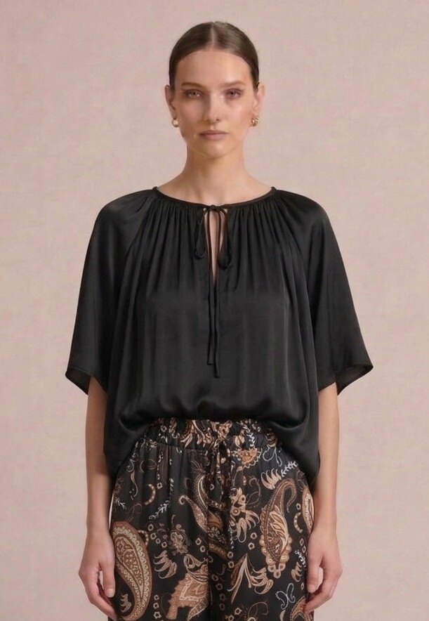 Mayorista Max & Enjoy (Vêtements) - Blusa Fluida de Satén para Anudar