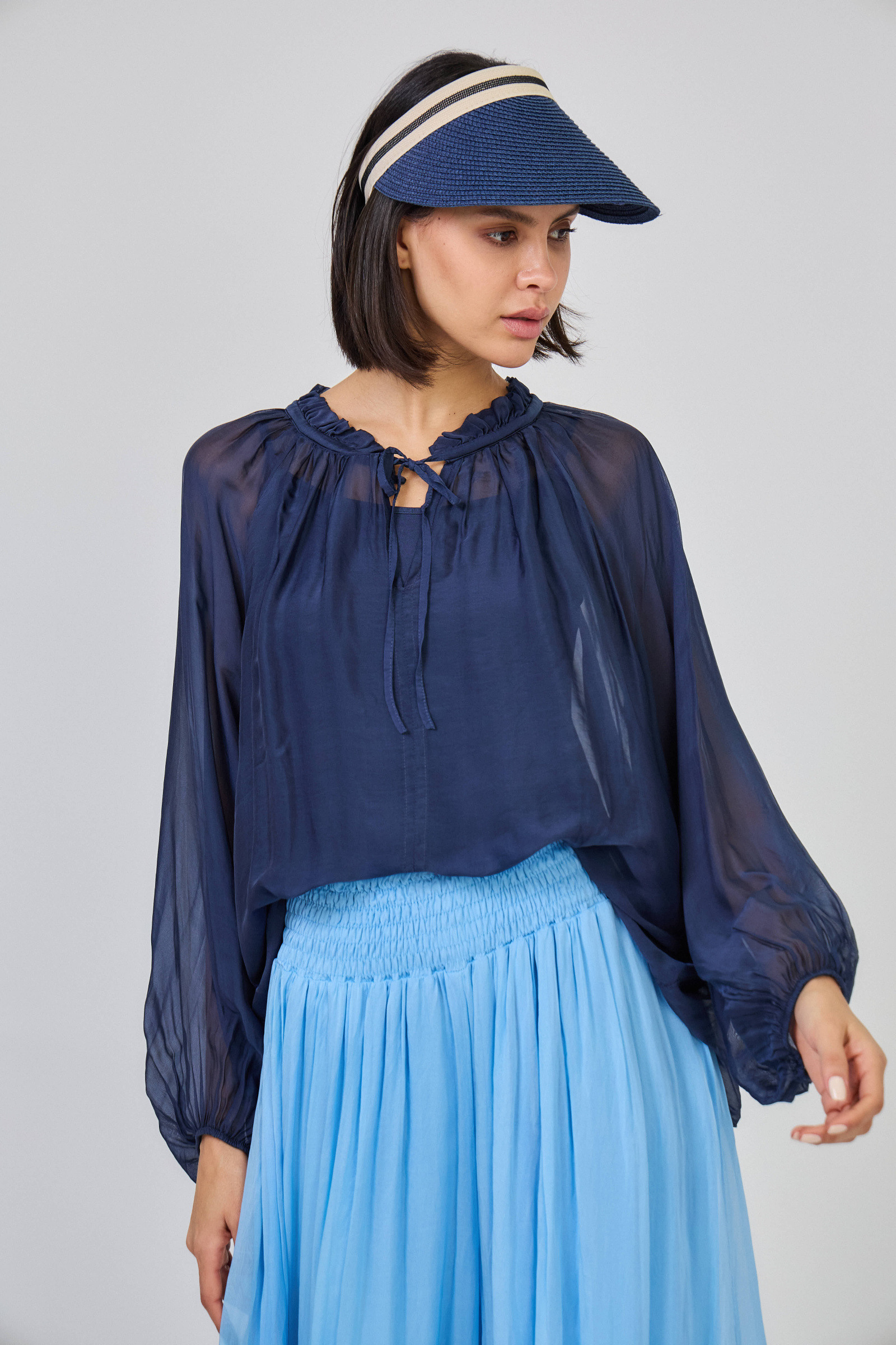 Grossiste Max & Enjoy (Vêtements) - Blouse Frou Frou transparente en soie mélangée effet vaporeuse